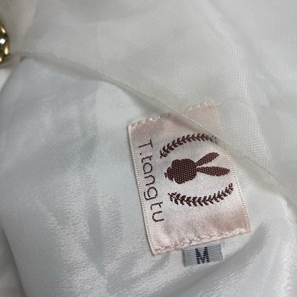 White and gold dress - Picture 5 of 6